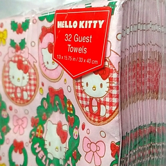 Hello Kitty 32 christmas Napkins/guest towels - Picture 2 of 3